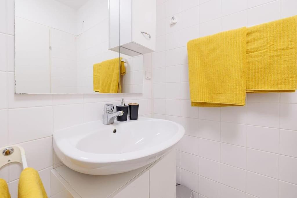 New! Cozy & Lovely Home In The 3Rd District Відень Екстер'єр фото